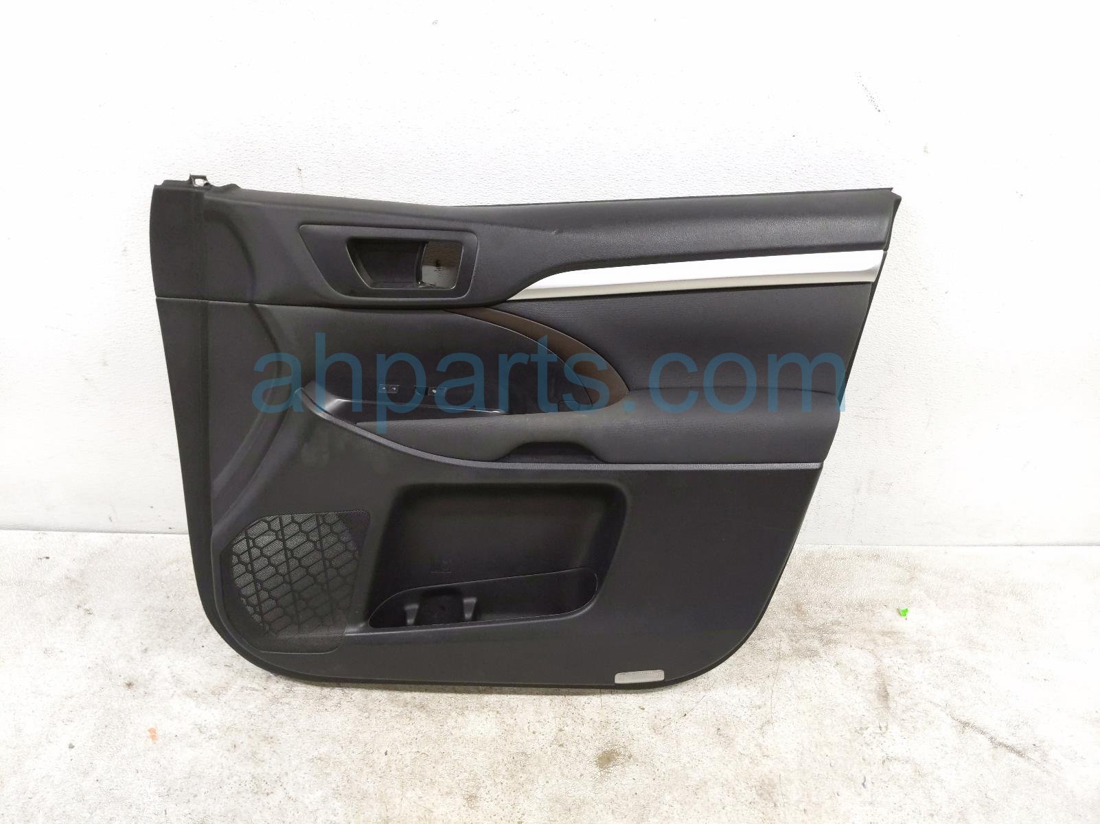 $199 Toyota FR/RH INTERIOR DOOR PANEL - BLACK * $199 Toyota FR/RH INTERIOR DOOR PANEL - BLACK *