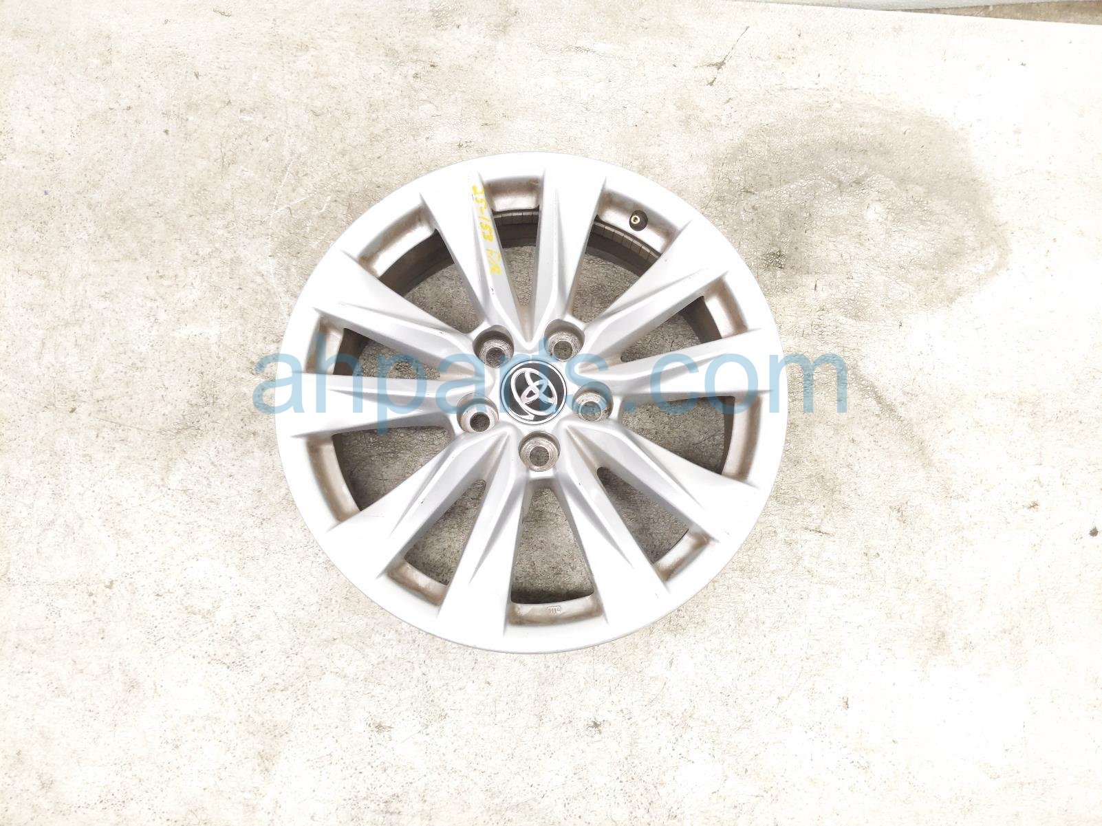 $225 Toyota FR/RH WHEEL / RIM * $225 Toyota FR/RH WHEEL / RIM *