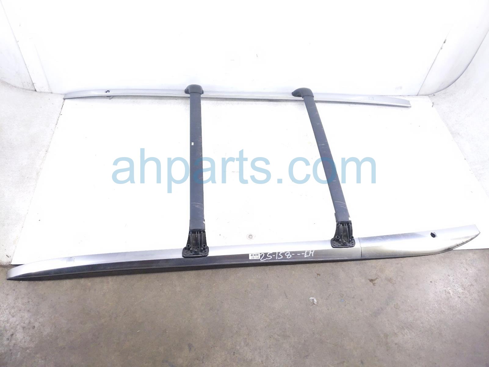 $399 Toyota LH & RH ROOF RAILS & CROSSBAR * $399 Toyota LH & RH ROOF RAILS & CROSSBAR *