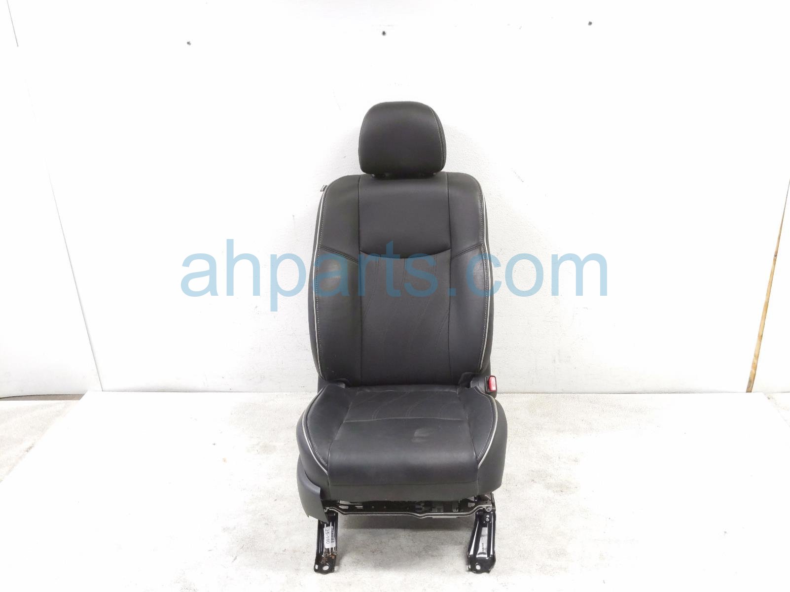 $195 Infiniti FR/RH SEAT - BLACK - W/ AIRBAG $195 Infiniti FR/RH SEAT - BLACK - W/ AIRBAG