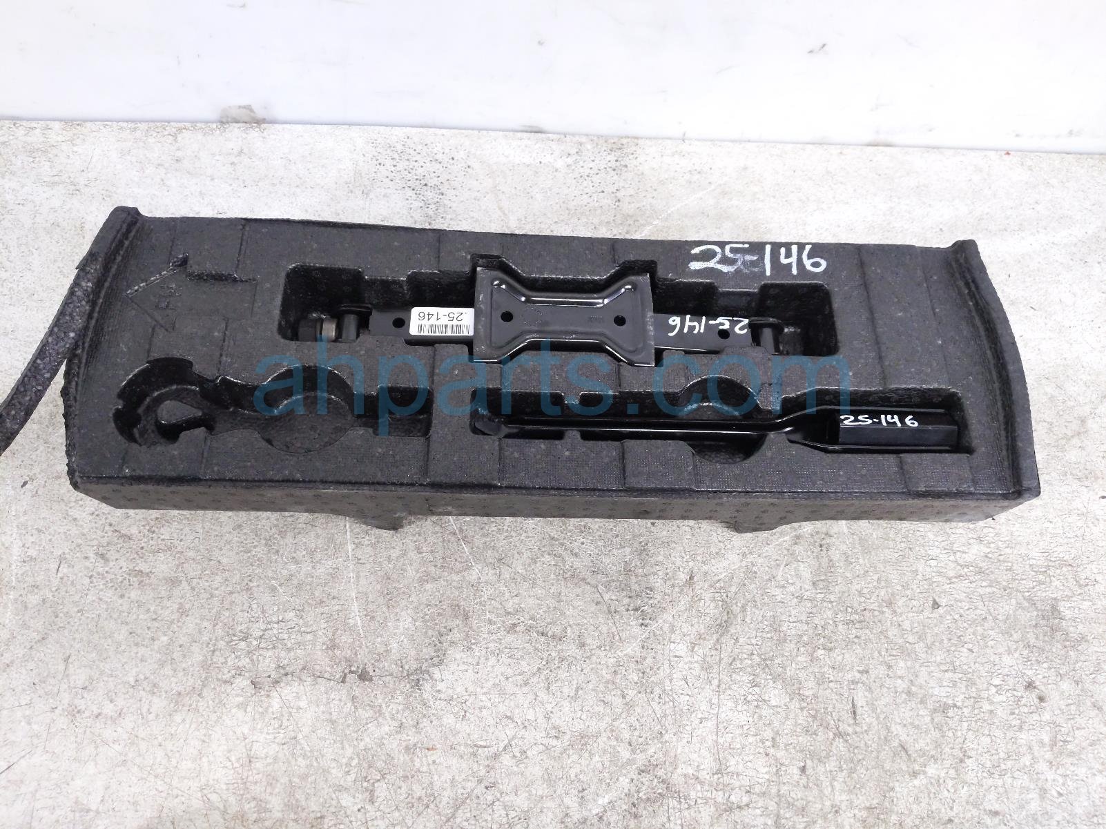 $95 Nissan JACK & SINGLE TOOL W/ FOAM HOLDER *