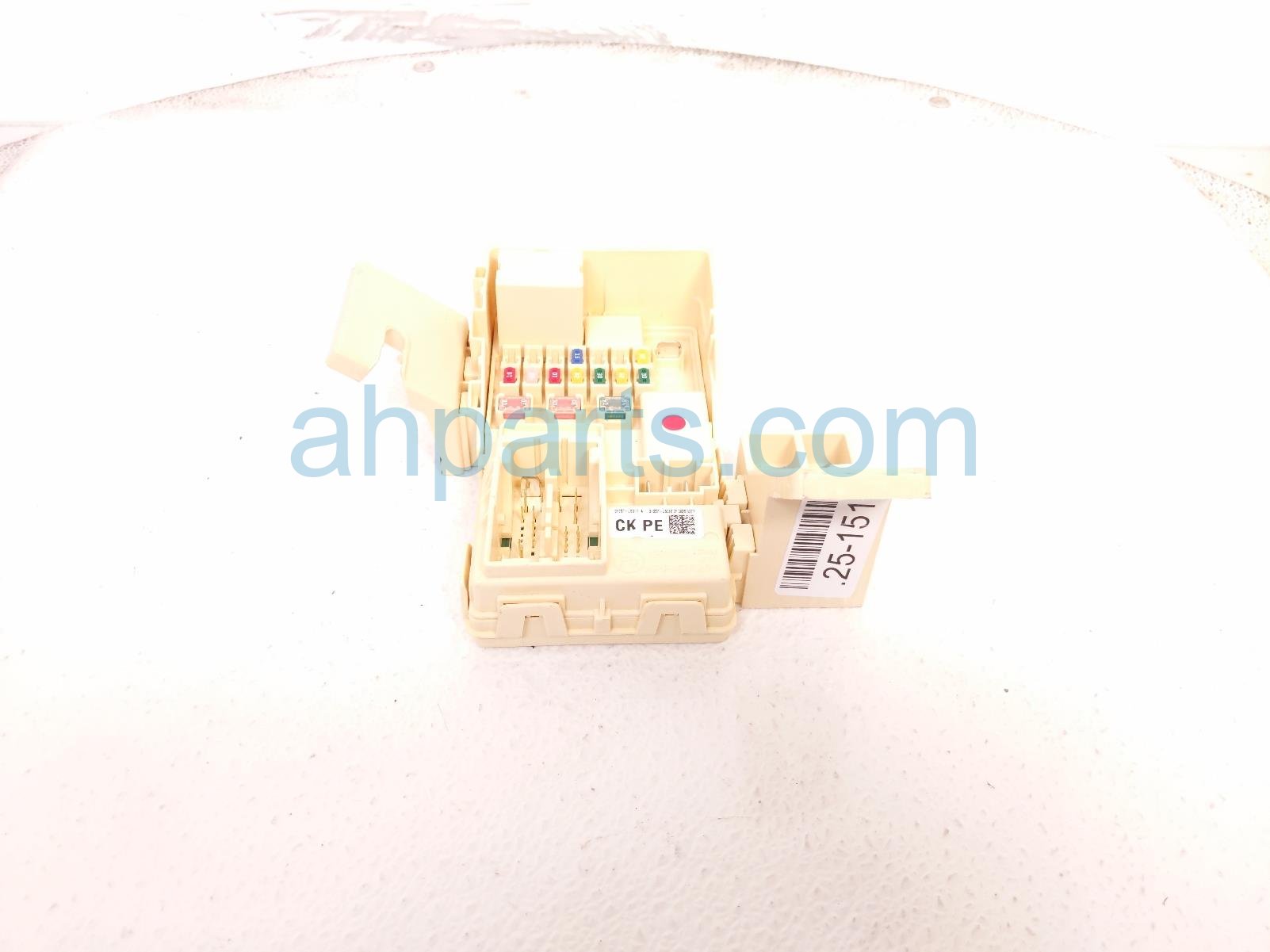 $75 Kia REAR JUNCTION FUSE BLOCK - 2.5T RWD $75 Kia REAR JUNCTION FUSE BLOCK - 2.5T RWD