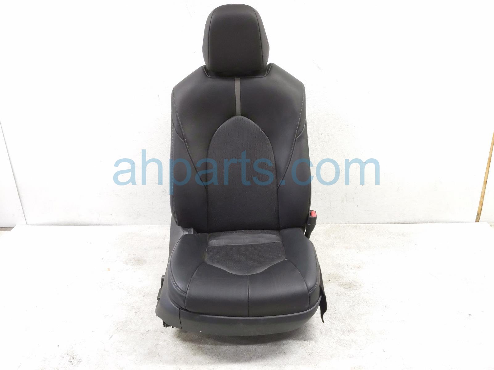 $195 Toyota FR/RH SEAT - BLACK - W/ AIRBAG $195 Toyota FR/RH SEAT - BLACK - W/ AIRBAG