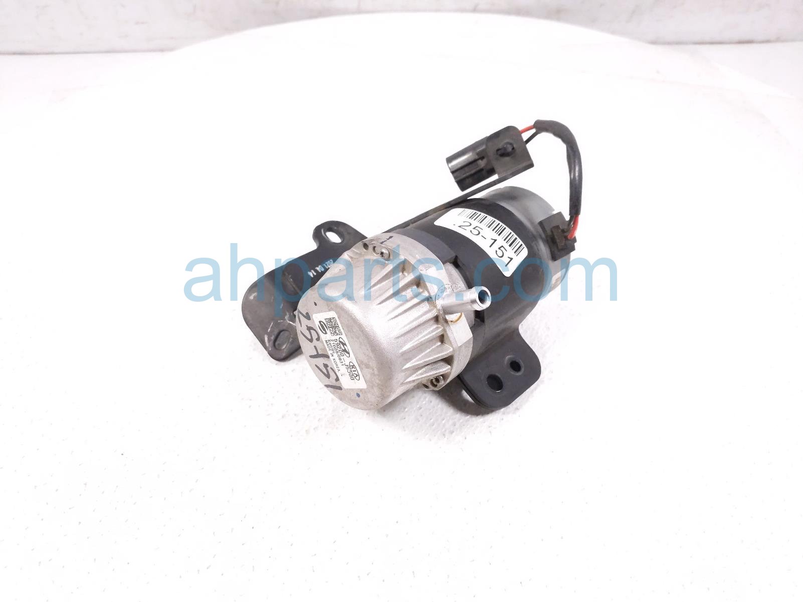 $65 Kia VACUUM PUMP ASSY - 2.5T RWD $65 Kia VACUUM PUMP ASSY - 2.5T RWD
