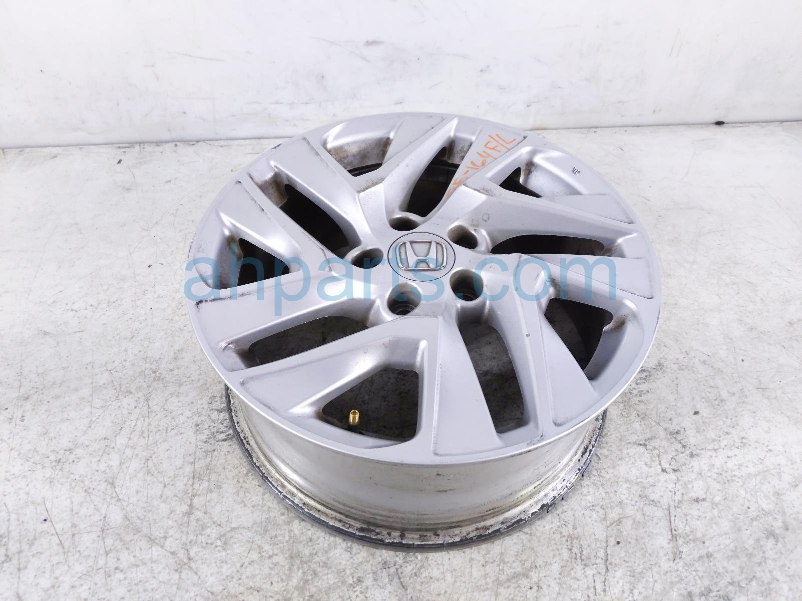 $125 Honda FR/LH WHEEL / RIM * $125 Honda FR/LH WHEEL / RIM *