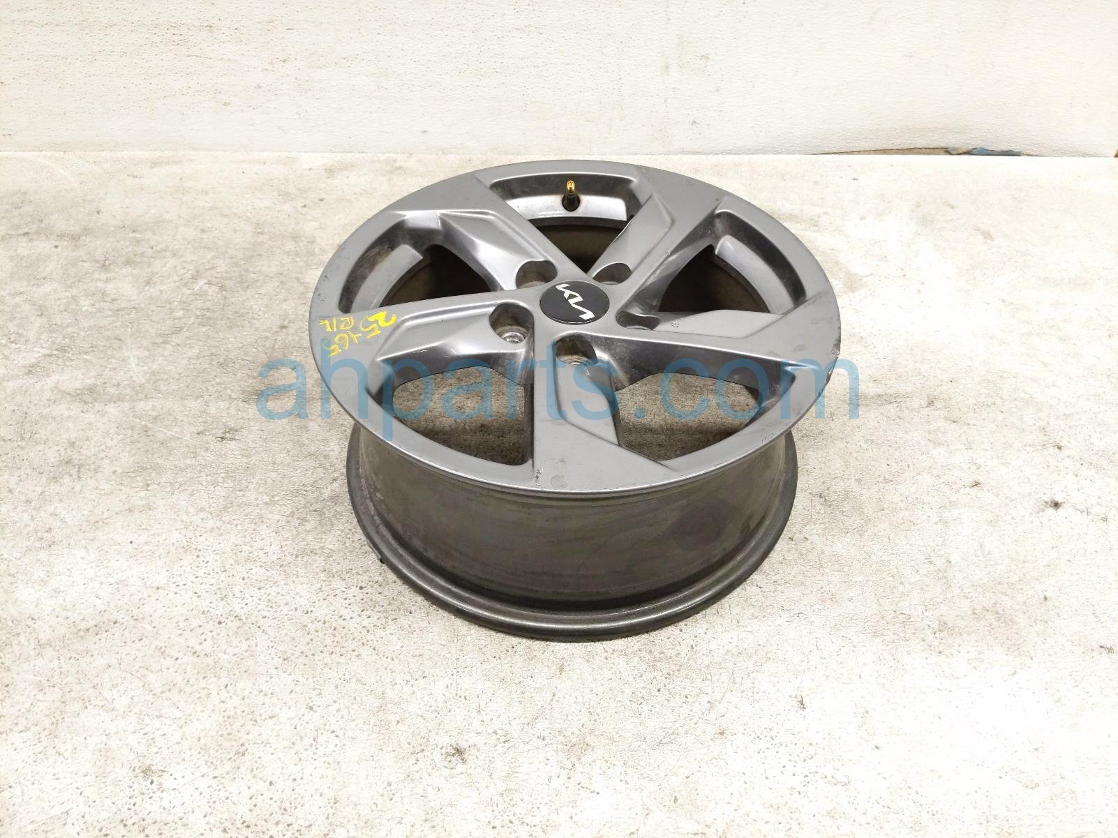 $125 Kia RR/LH WHEEL / RIM* $125 Kia RR/LH WHEEL / RIM*