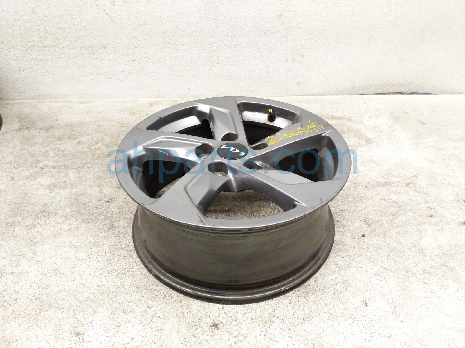 $125 Kia FR/RH WHEEL / RIM * $125 Kia FR/RH WHEEL / RIM *