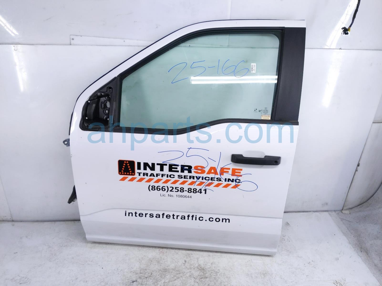 $945 Ford FR/LH DOOR - WHITE - NO MIRROR/TRIM $945 Ford FR/LH DOOR - WHITE - NO MIRROR/TRIM