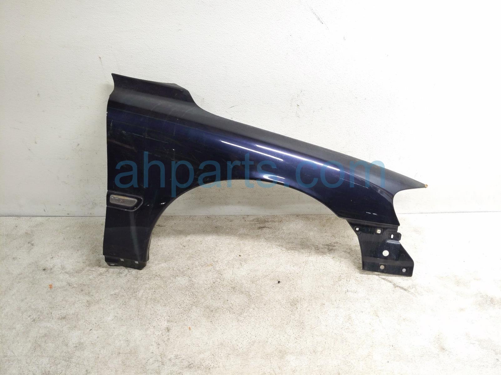 $49 Volvo RH FENDER - BLUE * $49 Volvo RH FENDER - BLUE *
