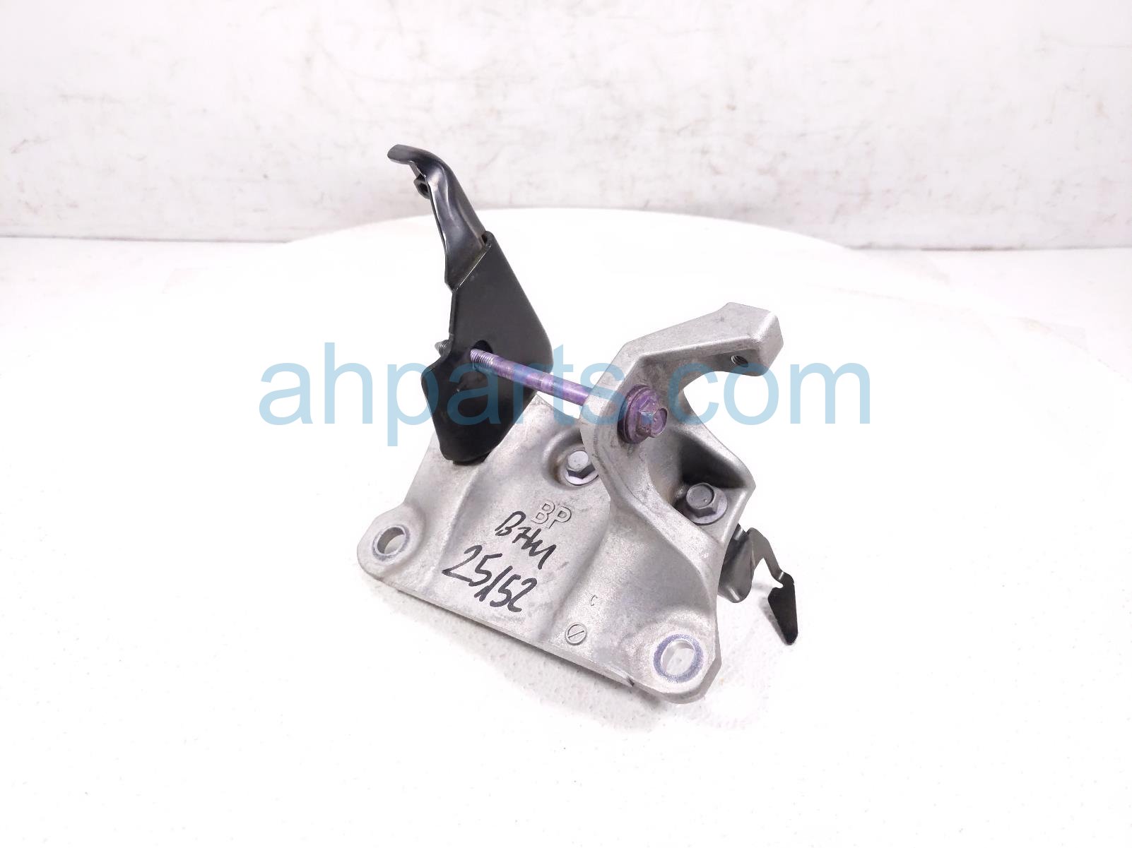 $35 Toyota LH ENGINE MOUNT BRACKET - 2.5L FWD $35 Toyota LH ENGINE MOUNT BRACKET - 2.5L FWD