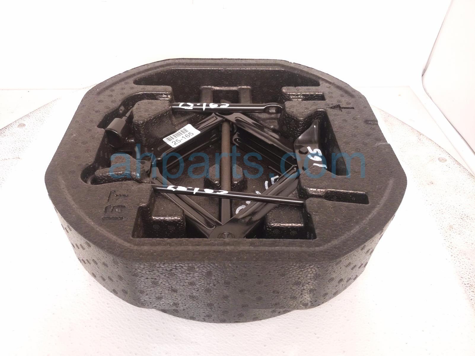 $125 Kia 2 TOOLS + SCISSOR JACK W/FOWM HOLDER $125 Kia 2 TOOLS + SCISSOR JACK W/FOWM HOLDER