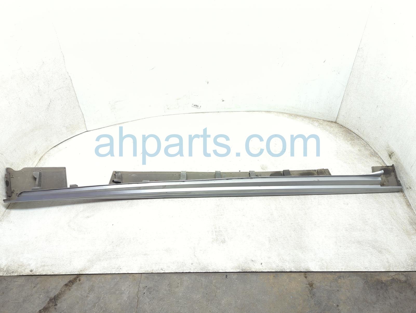 $175 Honda RH SIDE SKIRT / MOLDING - SILVER * $175 Honda RH SIDE SKIRT / MOLDING - SILVER *