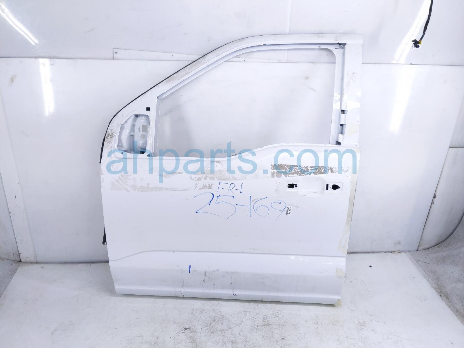 $945 Ford FR/LH DOOR - WHITE - NO MIRROR/TRIM* $945 Ford FR/LH DOOR - WHITE - NO MIRROR/TRIM*