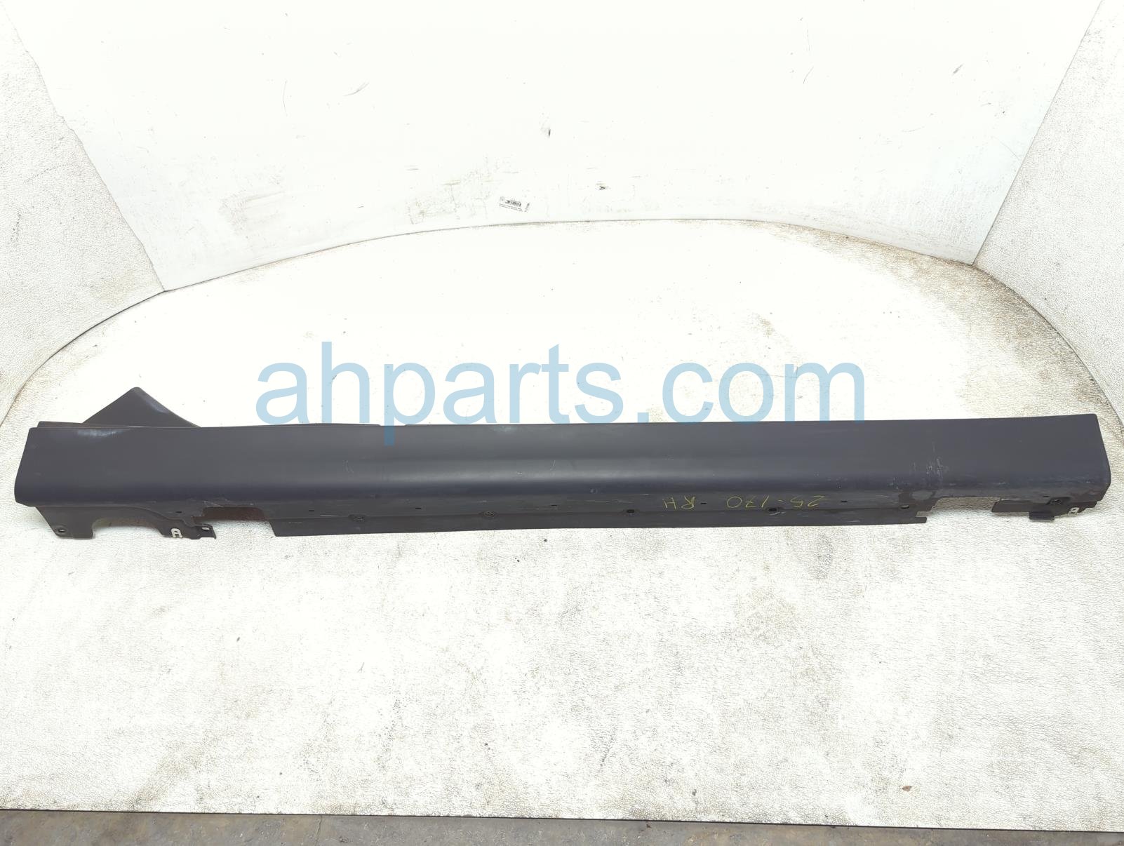 $125 BMW RH SIDE SKIRT / MOLDING - BLACK * $125 BMW RH SIDE SKIRT / MOLDING - BLACK *