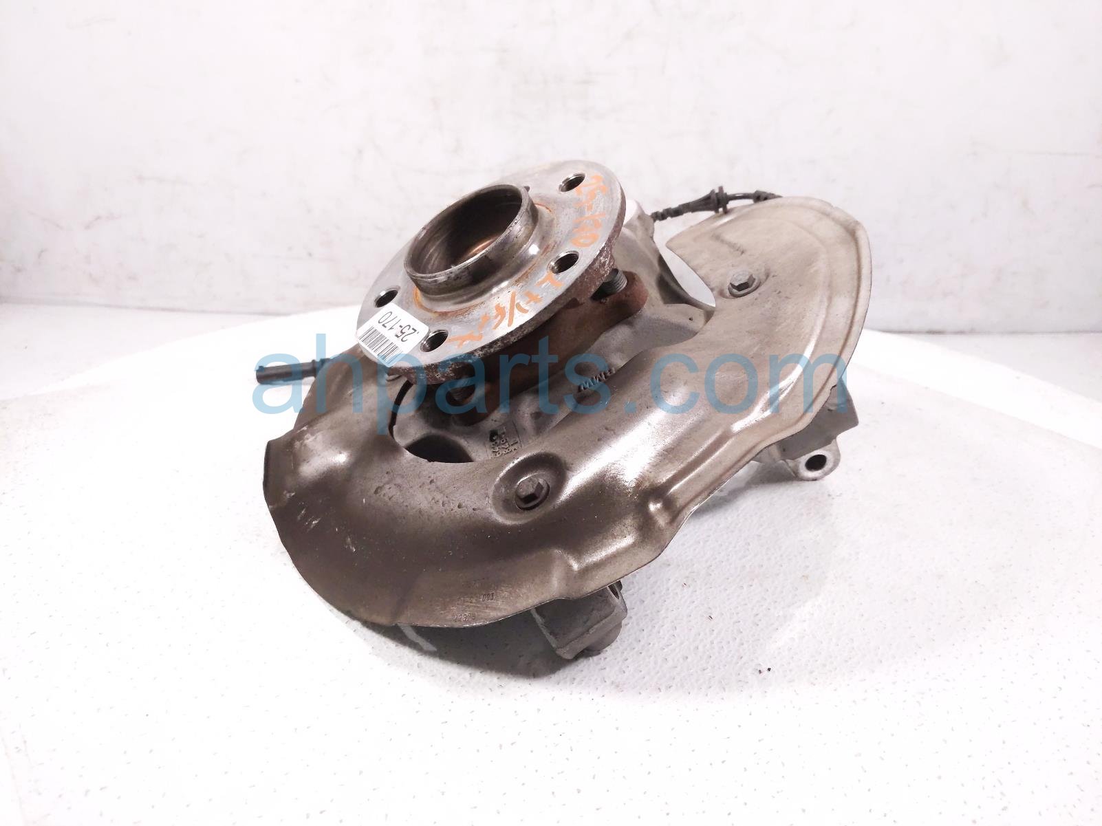 $125 BMW FR/LH SPINDLE KNUCKLE HUB $125 BMW FR/LH SPINDLE KNUCKLE HUB