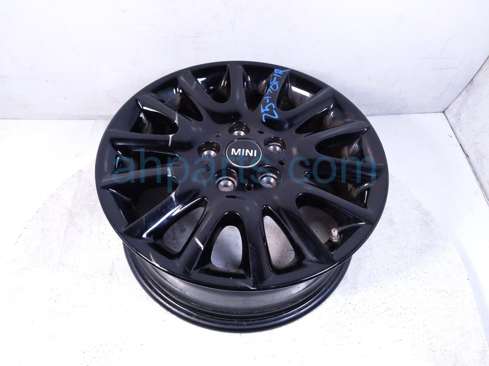 $125 BMW FR/RH WHEEL / RIM $125 BMW FR/RH WHEEL / RIM
