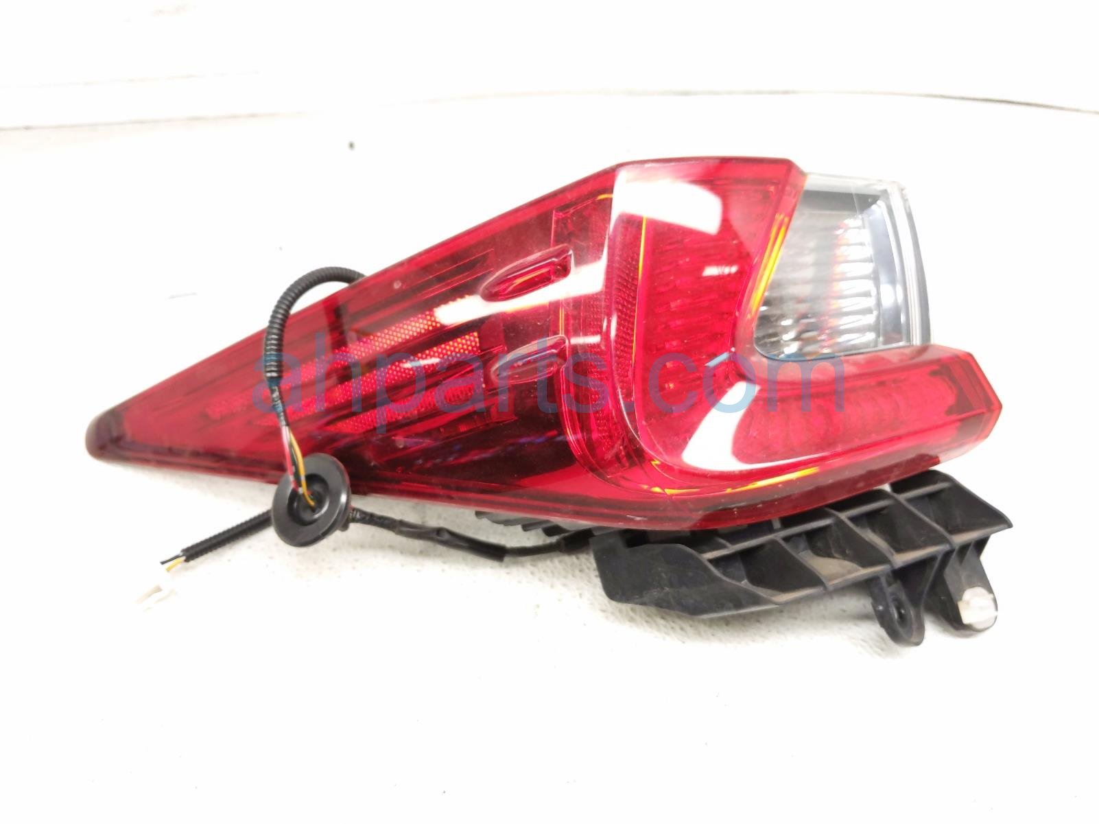 $225 Lexus LH TAIL LAMP (ON BODY) $225 Lexus LH TAIL LAMP (ON BODY)