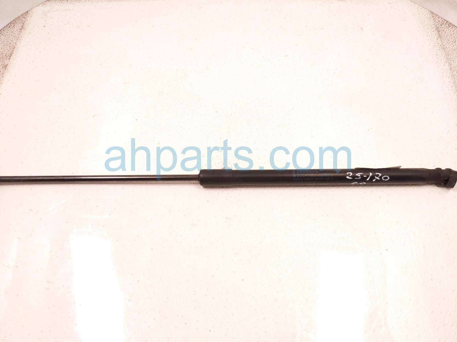 $25 BMW RH TAILGATE SHOCK / LIFT CYLINDER $25 BMW RH TAILGATE SHOCK / LIFT CYLINDER