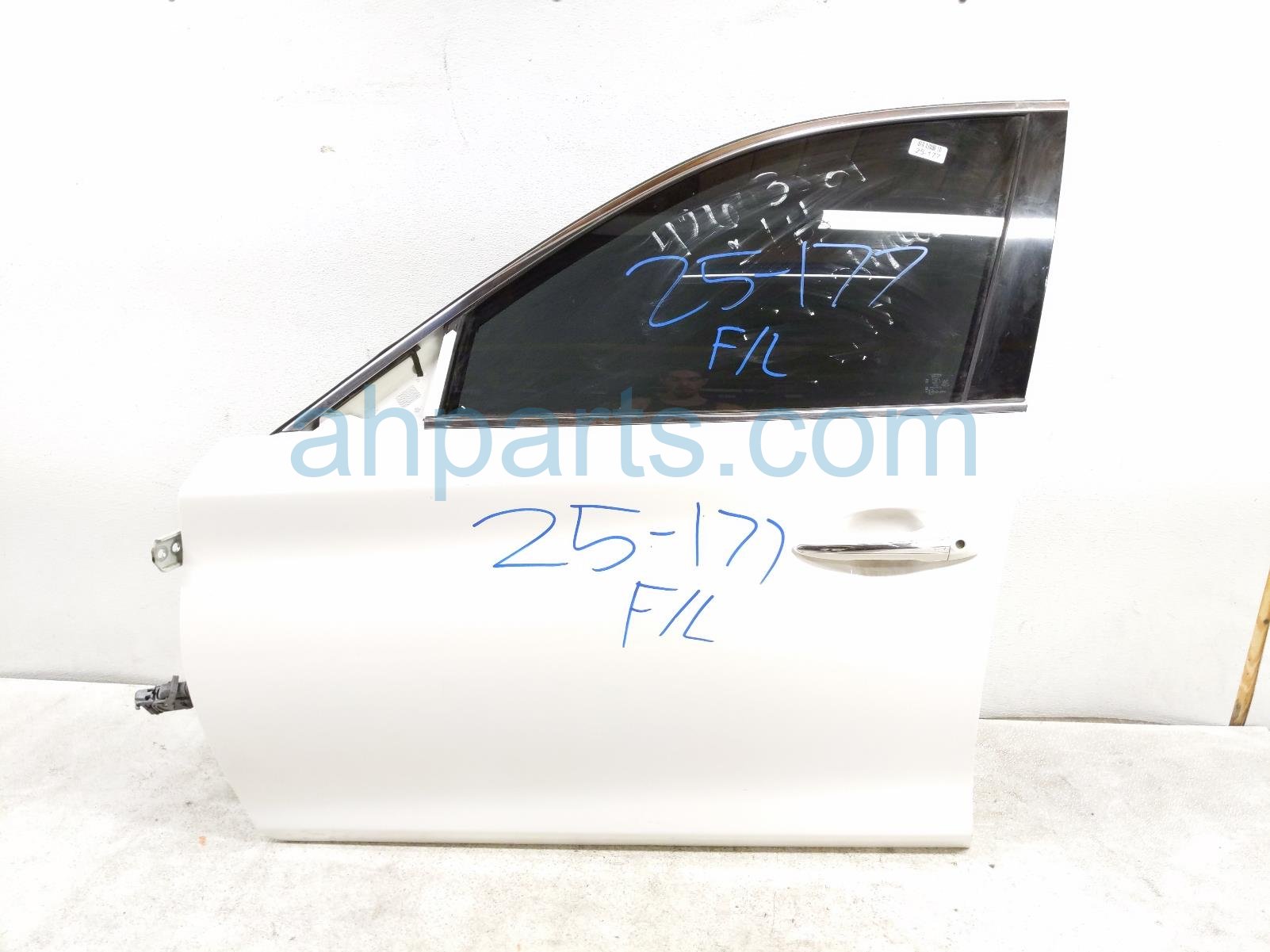 $445 Infiniti FR/LH DOOR - WHITE - NO MIRROR/TRIM $445 Infiniti FR/LH DOOR - WHITE - NO MIRROR/TRIM