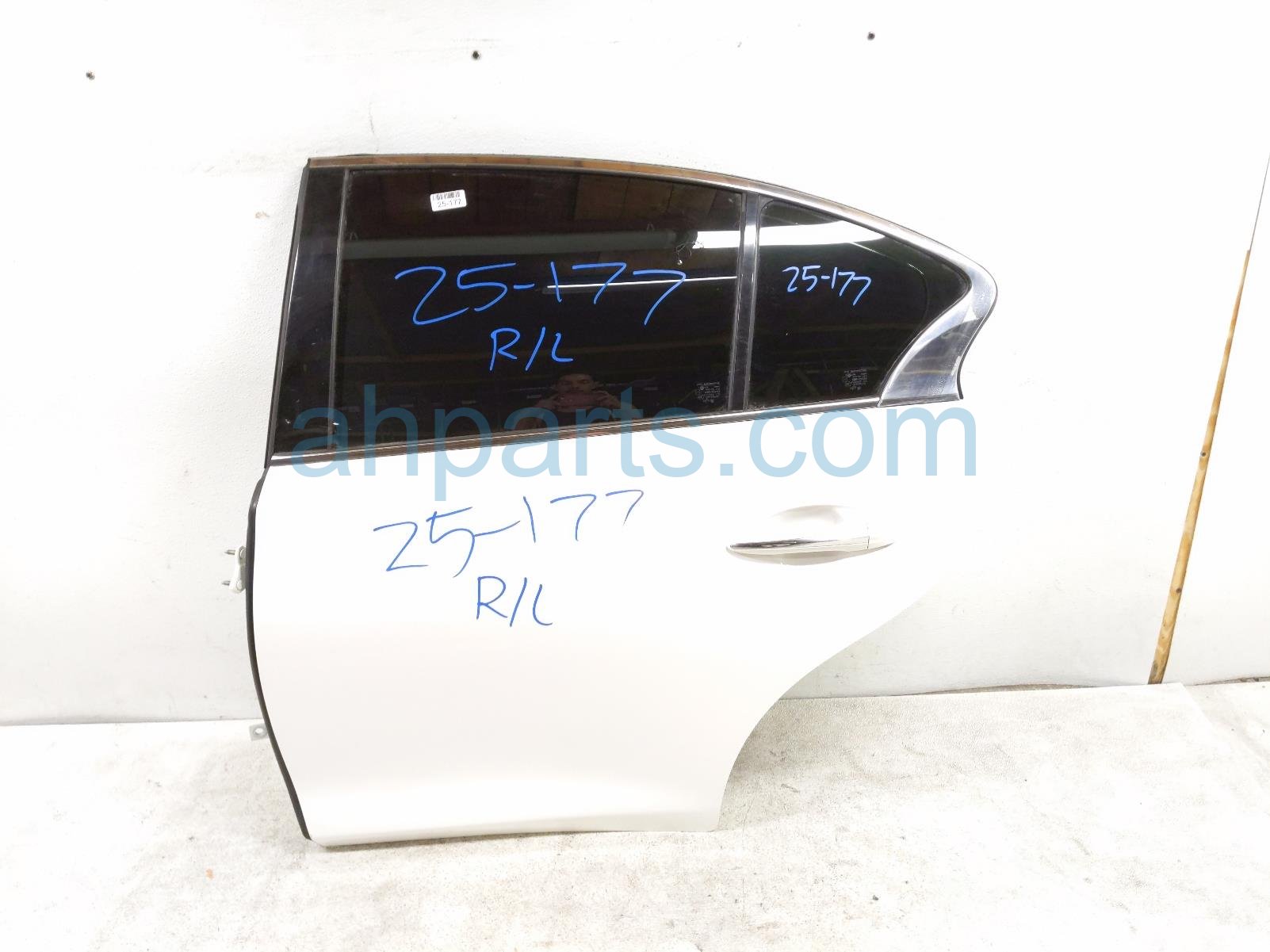 $295 Infiniti RR/LH DOOR - WHITE - NO INSIDE TRIM $295 Infiniti RR/LH DOOR - WHITE - NO INSIDE TRIM