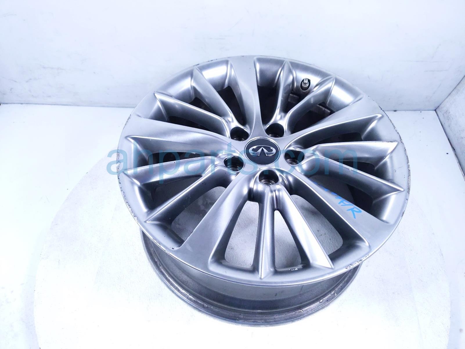 $175 Infiniti FR/RH WHEEL / RIM - SCUFFS $175 Infiniti FR/RH WHEEL / RIM - SCUFFS