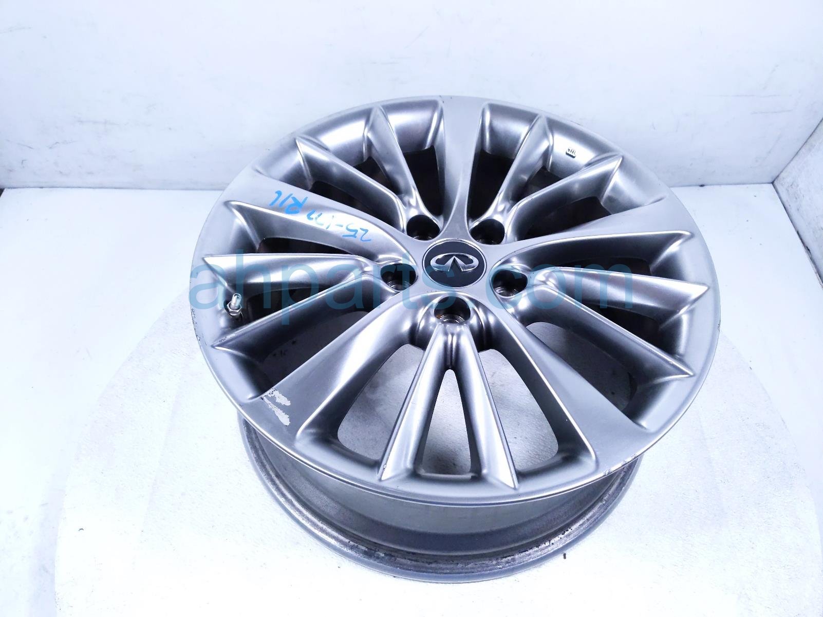 $175 Infiniti RR/LH WHEEL / RIM - SCUFFS $175 Infiniti RR/LH WHEEL / RIM - SCUFFS
