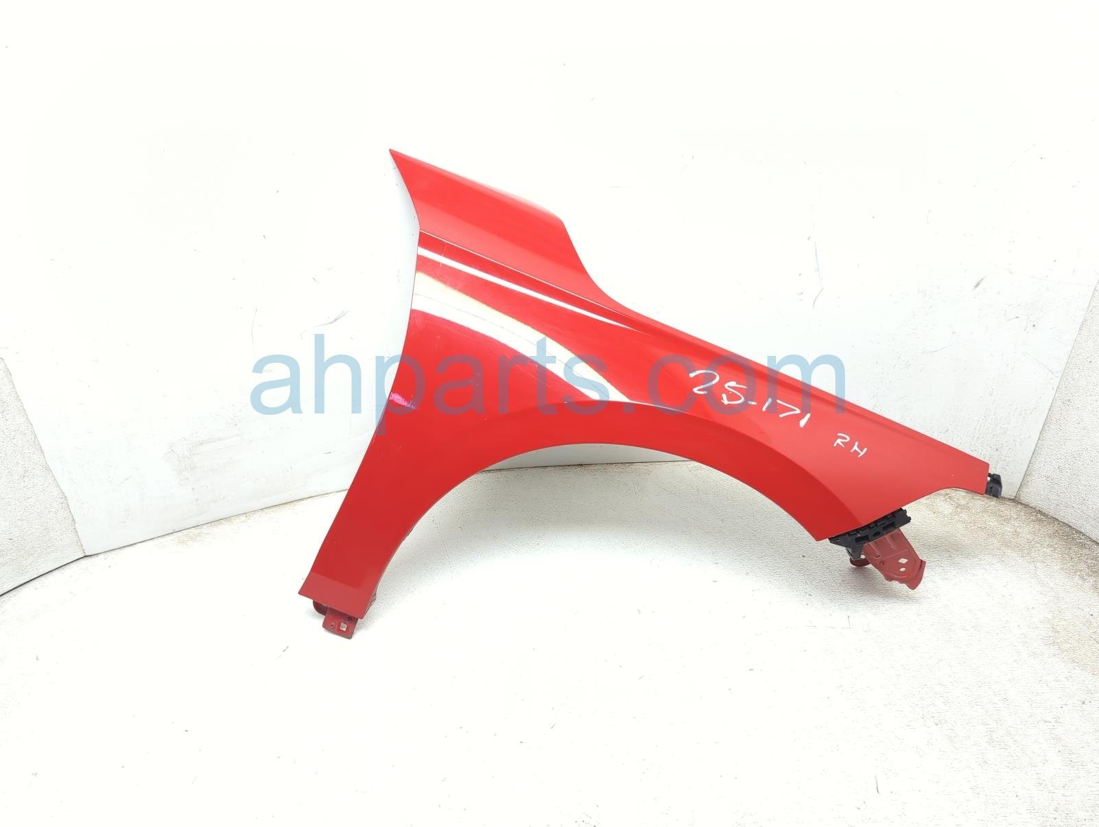 $345 Honda RH FENDER - RED $345 Honda RH FENDER - RED