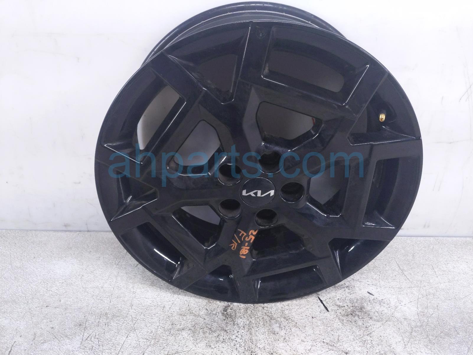 $495 Kia FR/RH WHEEL / RIM $495 Kia FR/RH WHEEL / RIM