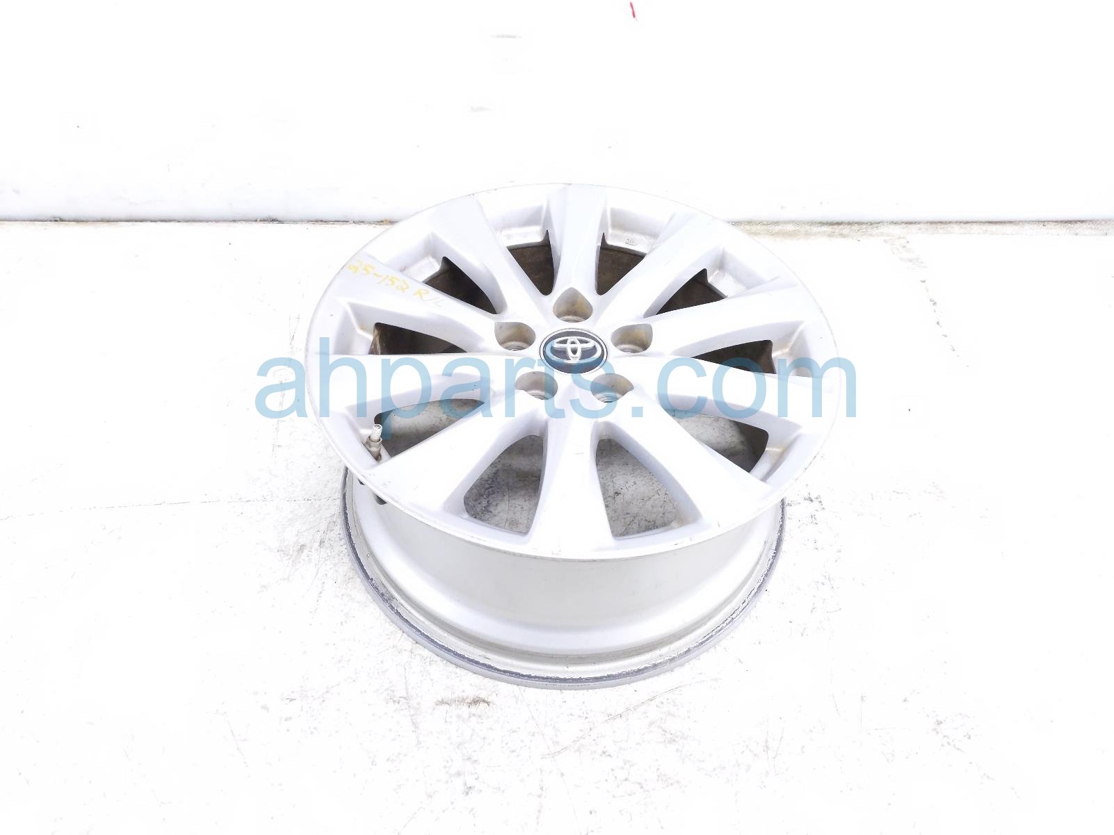 $135 Toyota RR/LH WHEEL / RIM * $135 Toyota RR/LH WHEEL / RIM *