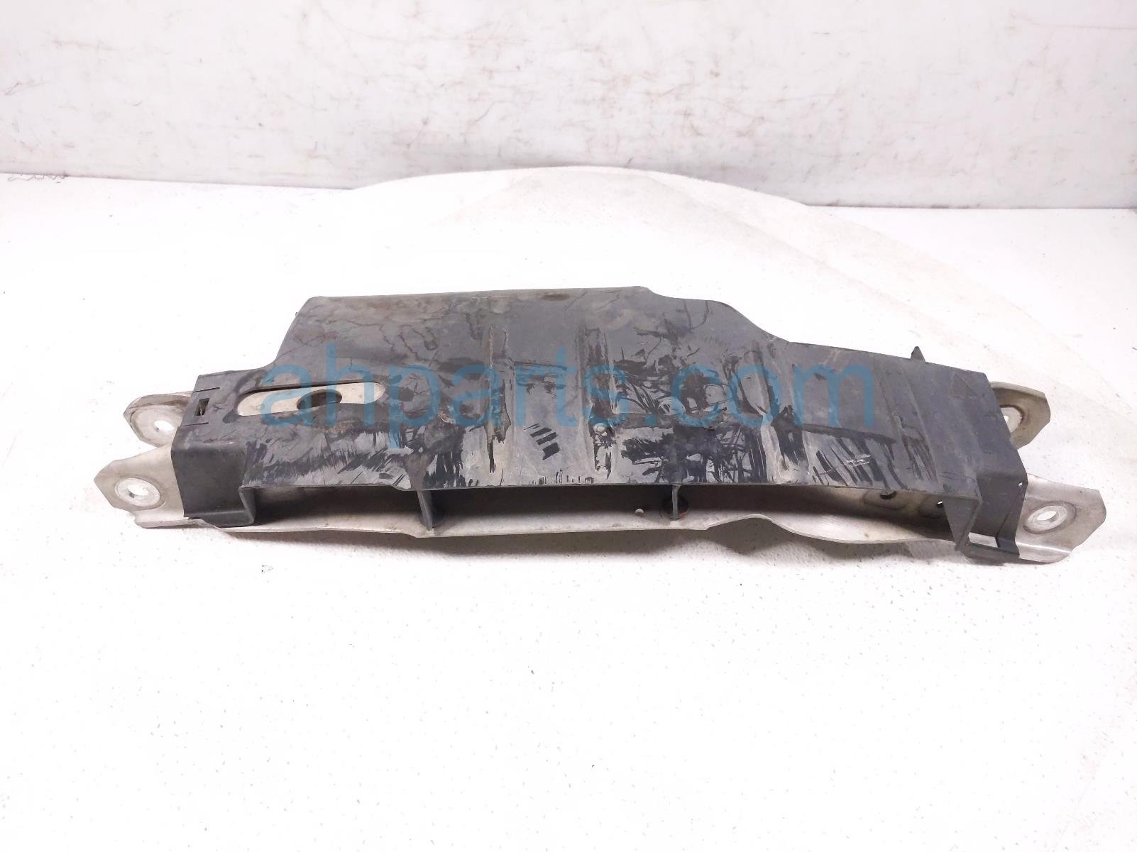 $40 Mercedes RR/RH SPRING SEAT LOWER CONTROL ARM