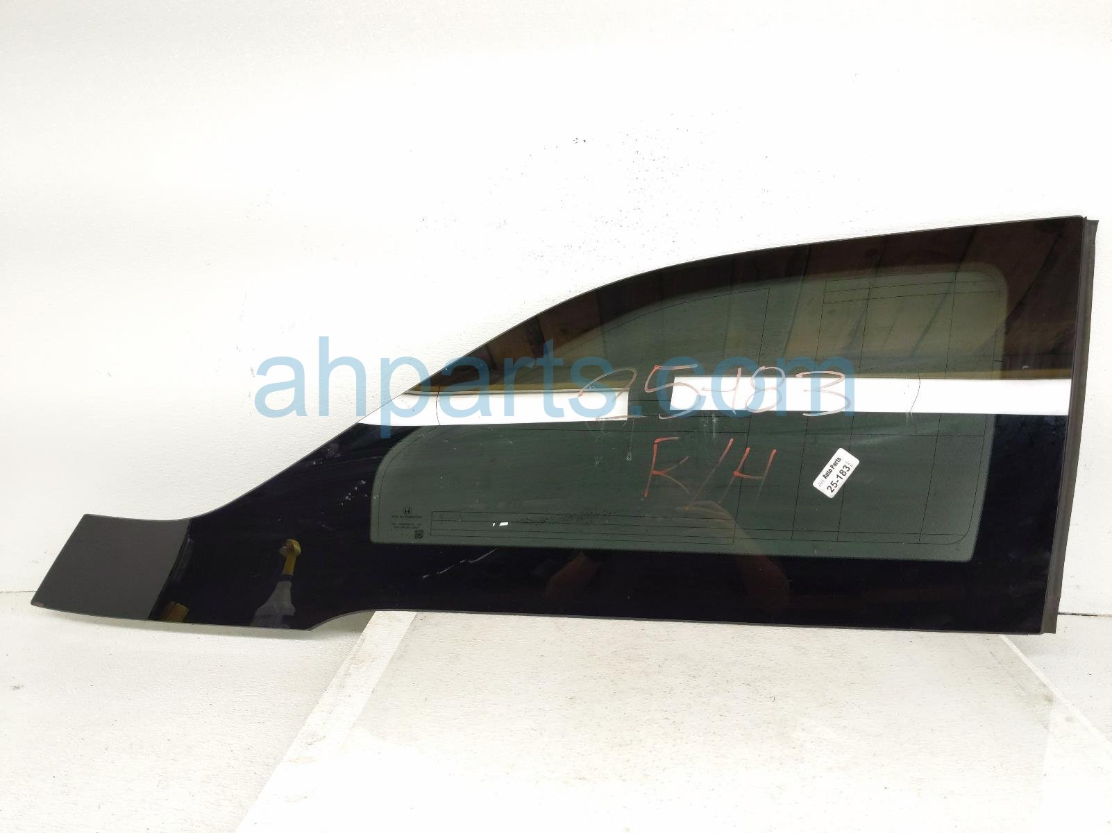 $150 Honda RH QUARTER WINDOW GLASS * $150 Honda RH QUARTER WINDOW GLASS *