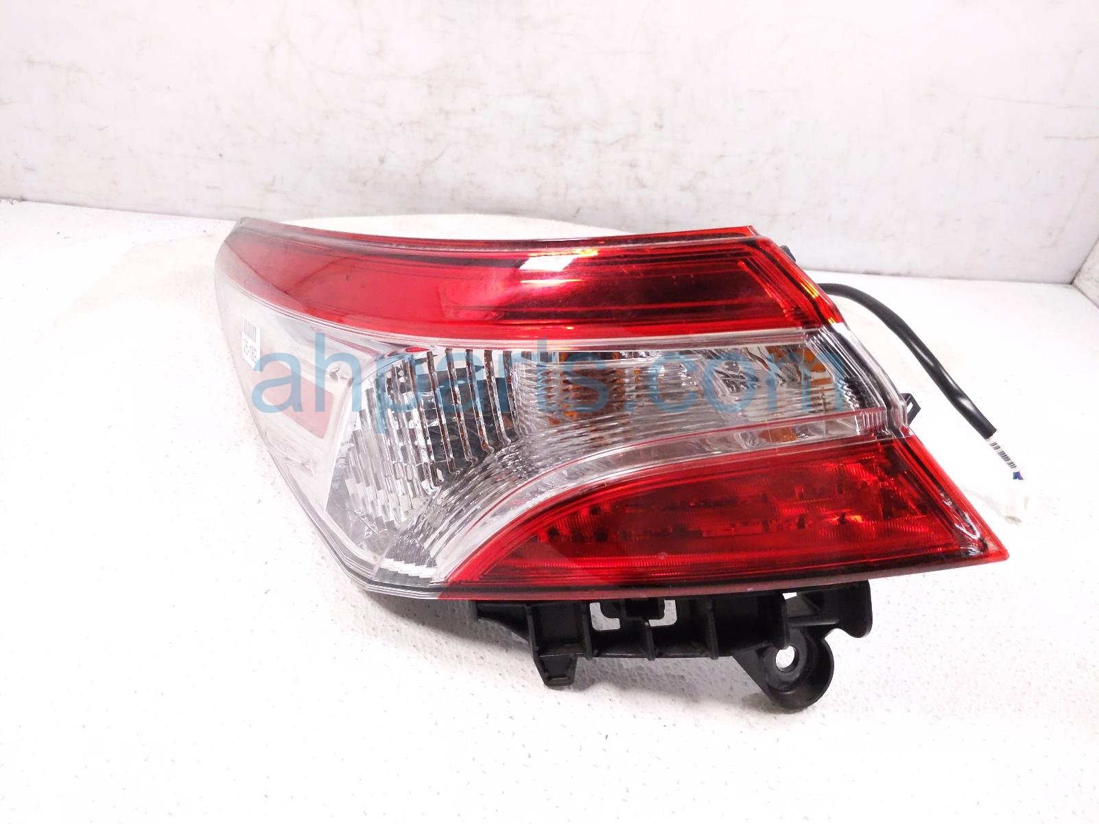 $125 Toyota LH TAIL LAMP (ON BODY) - LE $125 Toyota LH TAIL LAMP (ON BODY) - LE