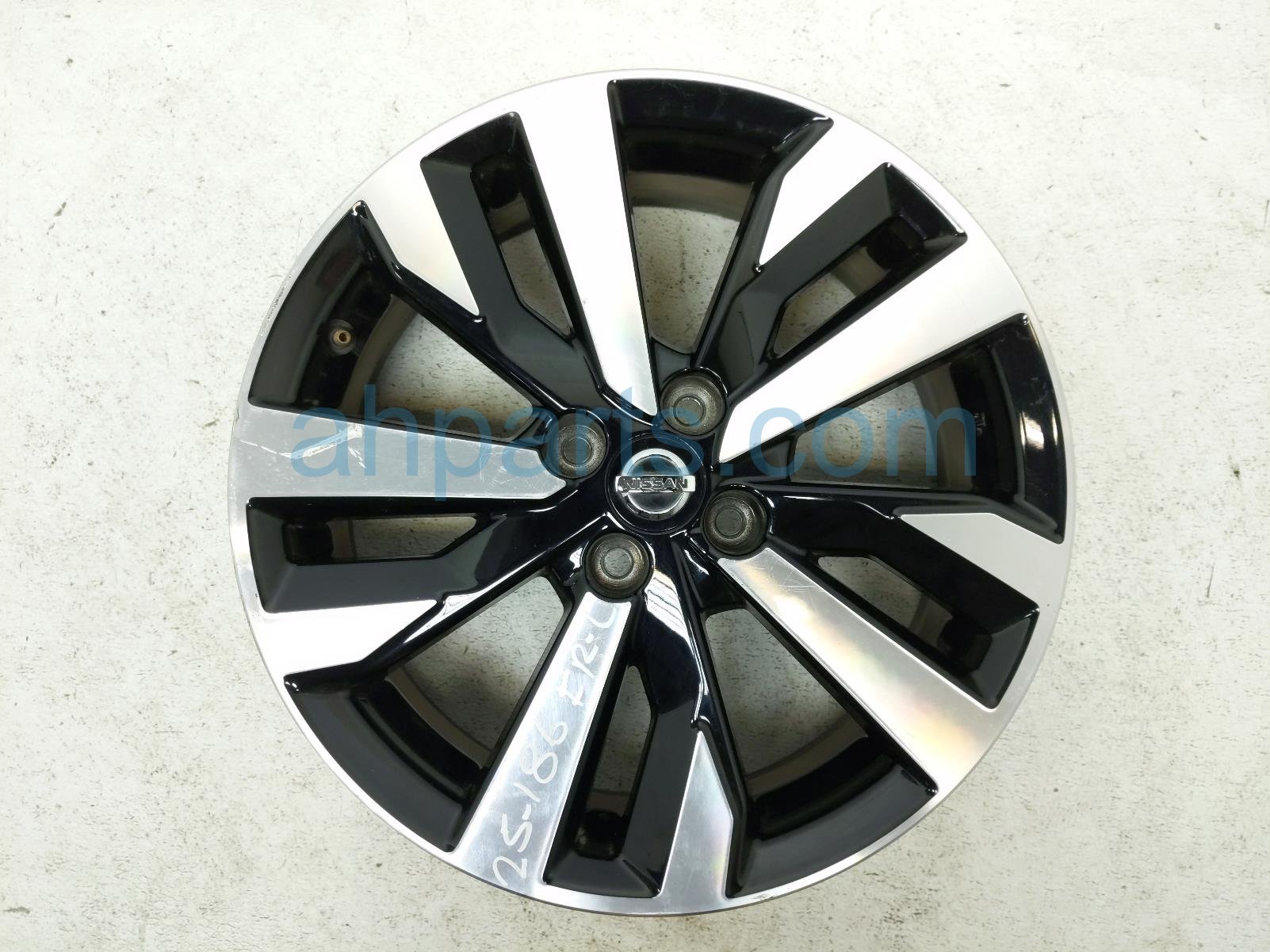 $195 Nissan FR/LH WHEEL / RIM * $195 Nissan FR/LH WHEEL / RIM *