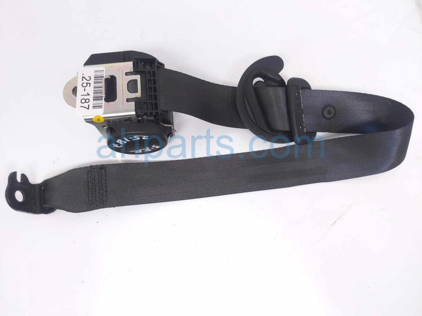 $95 Volkswagen 3RD ROW RH SEAT BELT - BLACK $95 Volkswagen 3RD ROW RH SEAT BELT - BLACK