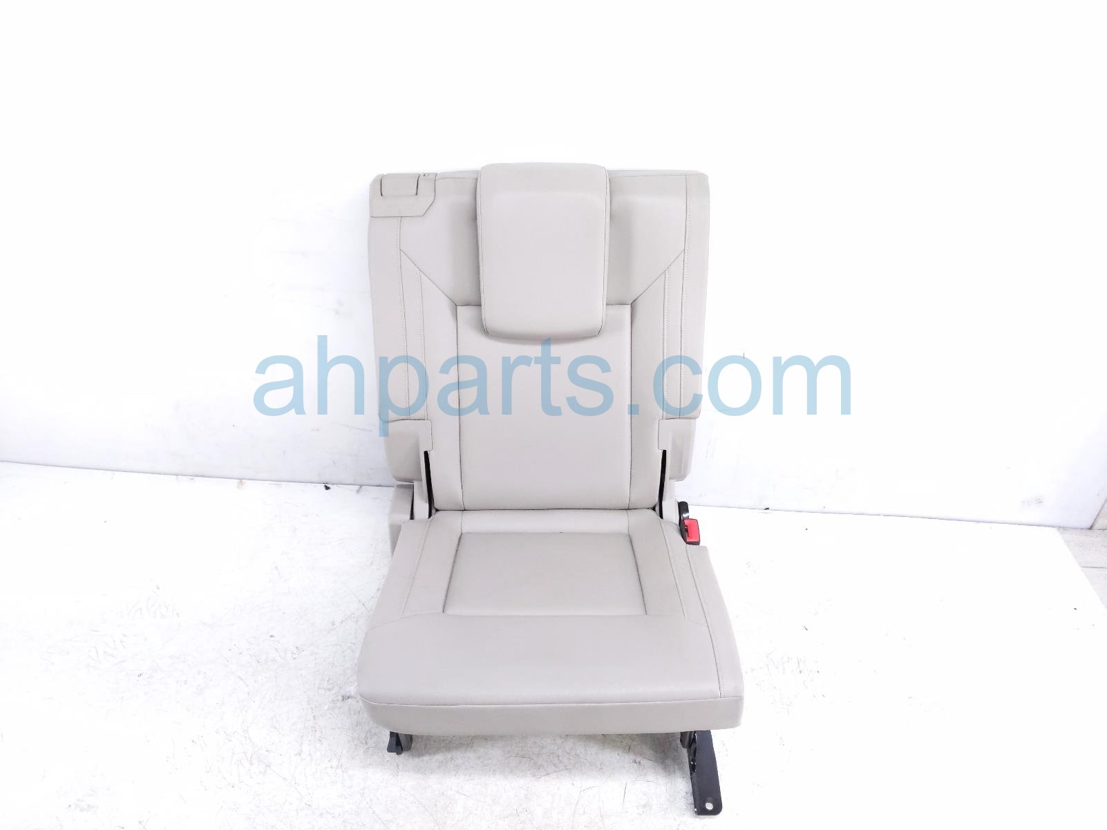 $125 Volkswagen 3RD ROW RH SEAT - GREY LEATHER $125 Volkswagen 3RD ROW RH SEAT - GREY LEATHER