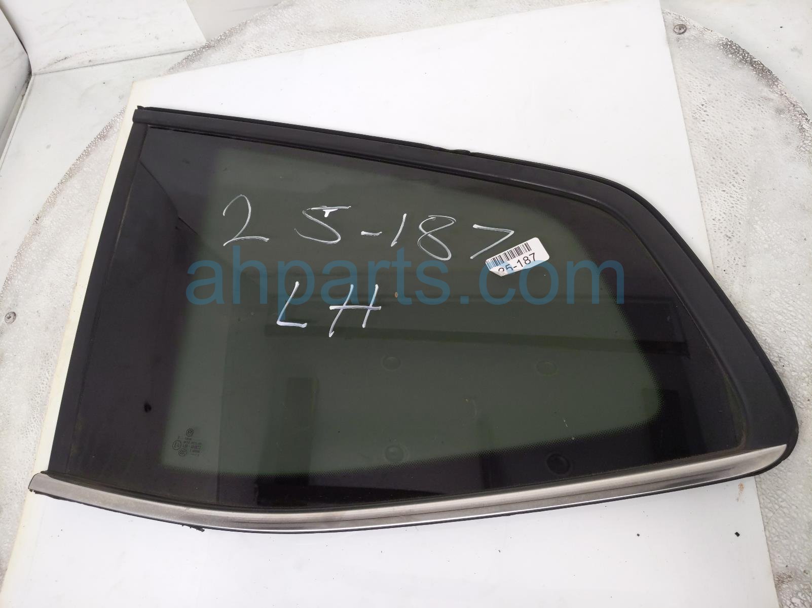 $150 Volkswagen LH QUARTER WINDOW GLASS * $150 Volkswagen LH QUARTER WINDOW GLASS *