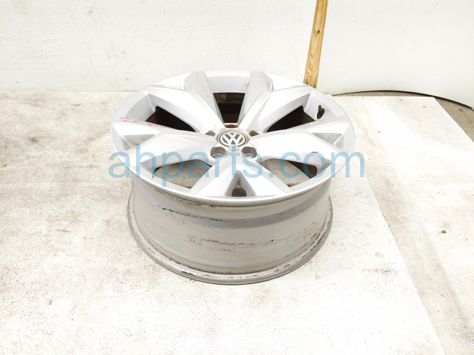 $95 Volkswagen FR/RH WHEEL / RIM $95 Volkswagen FR/RH WHEEL / RIM