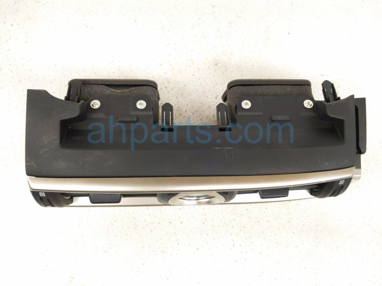 $85 Lexus CLOCK W/ AIR VENTS ( ON DASH ) $85 Lexus CLOCK W/ AIR VENTS ( ON DASH )