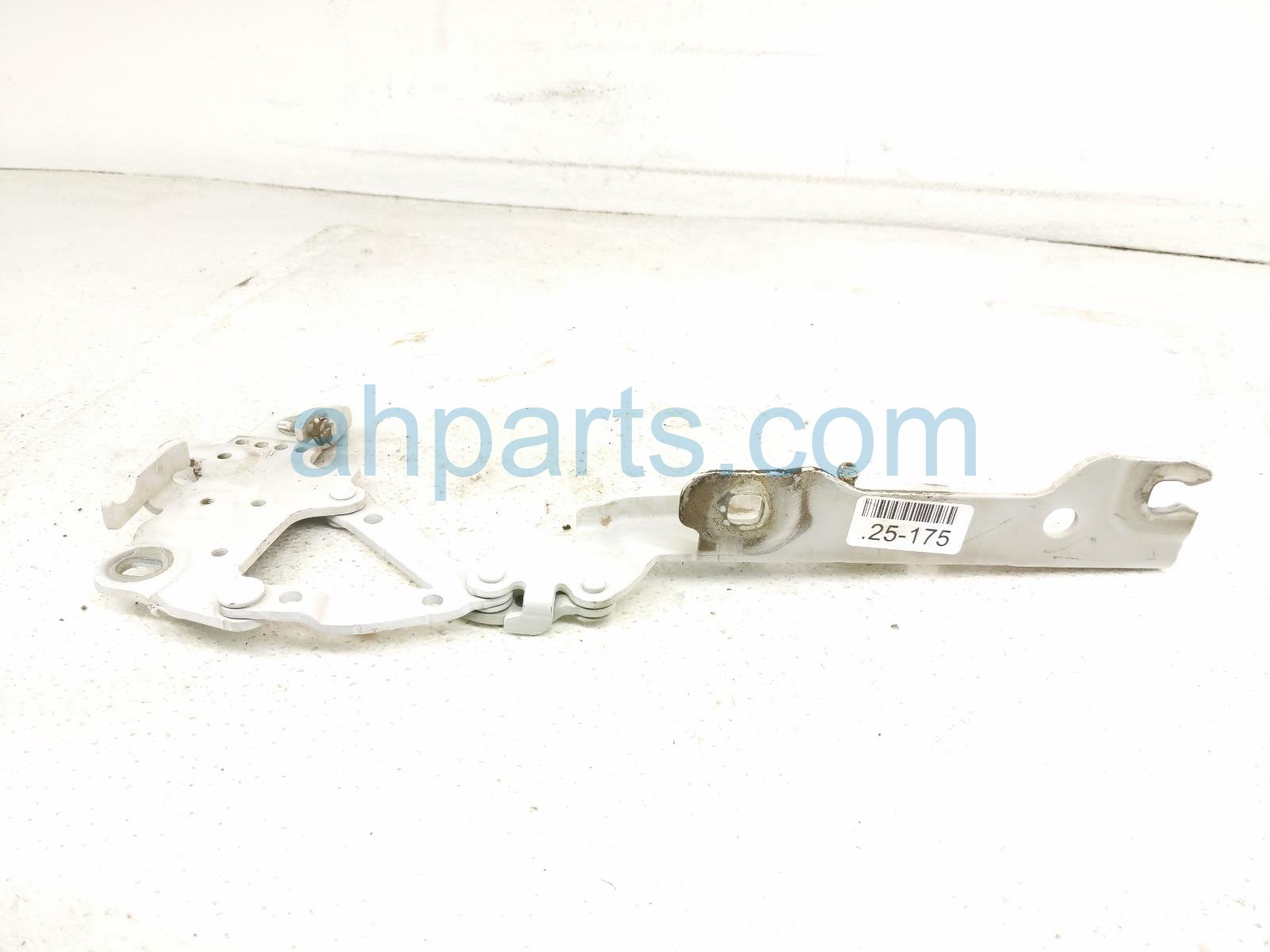 $20 BMW RH HOOD HINGE - WHITE $20 BMW RH HOOD HINGE - WHITE