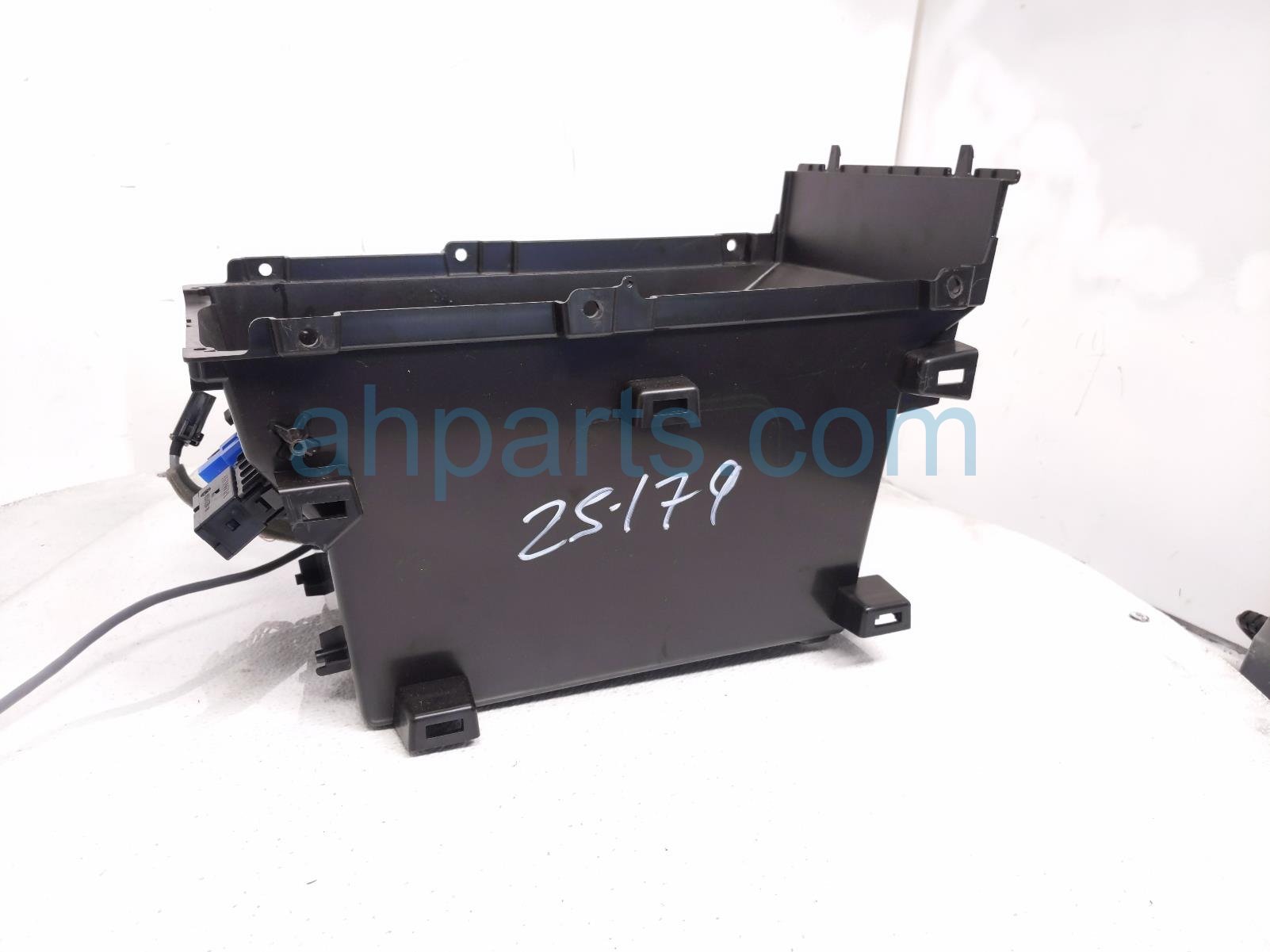 $75 Acura CENTER CONSOLE BOX W/OUTLETS $75 Acura CENTER CONSOLE BOX W/OUTLETS