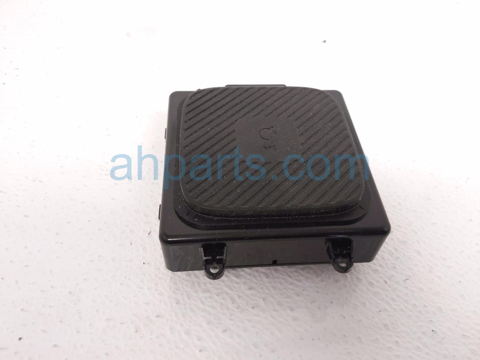 $175 Kia WIRELESS CHARGER UNIT $175 Kia WIRELESS CHARGER UNIT