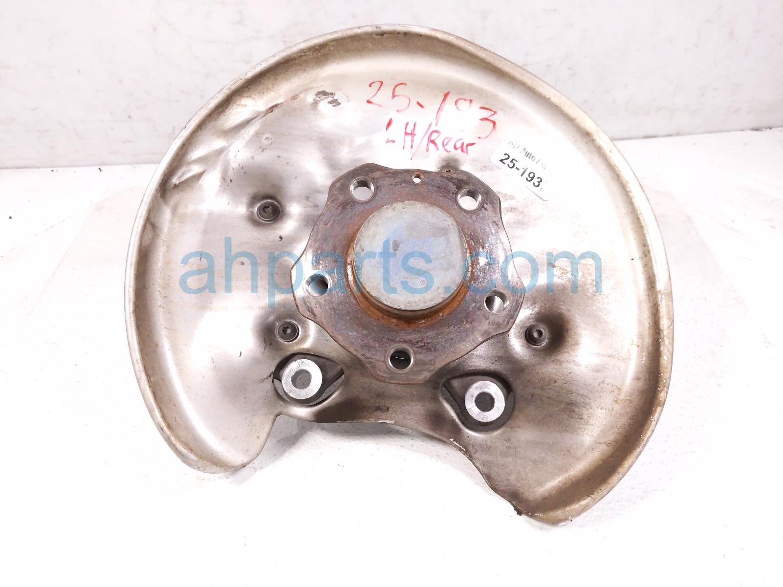 $145 Audi RR/LH SPINDLE KNUCKLE HUB *