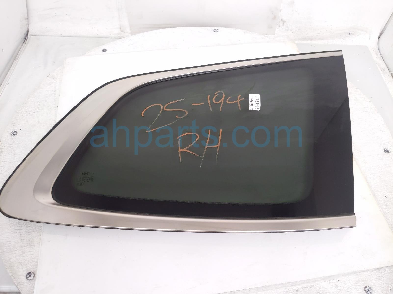$125 Kia RH QUARTER WINDOW GLASS $125 Kia RH QUARTER WINDOW GLASS