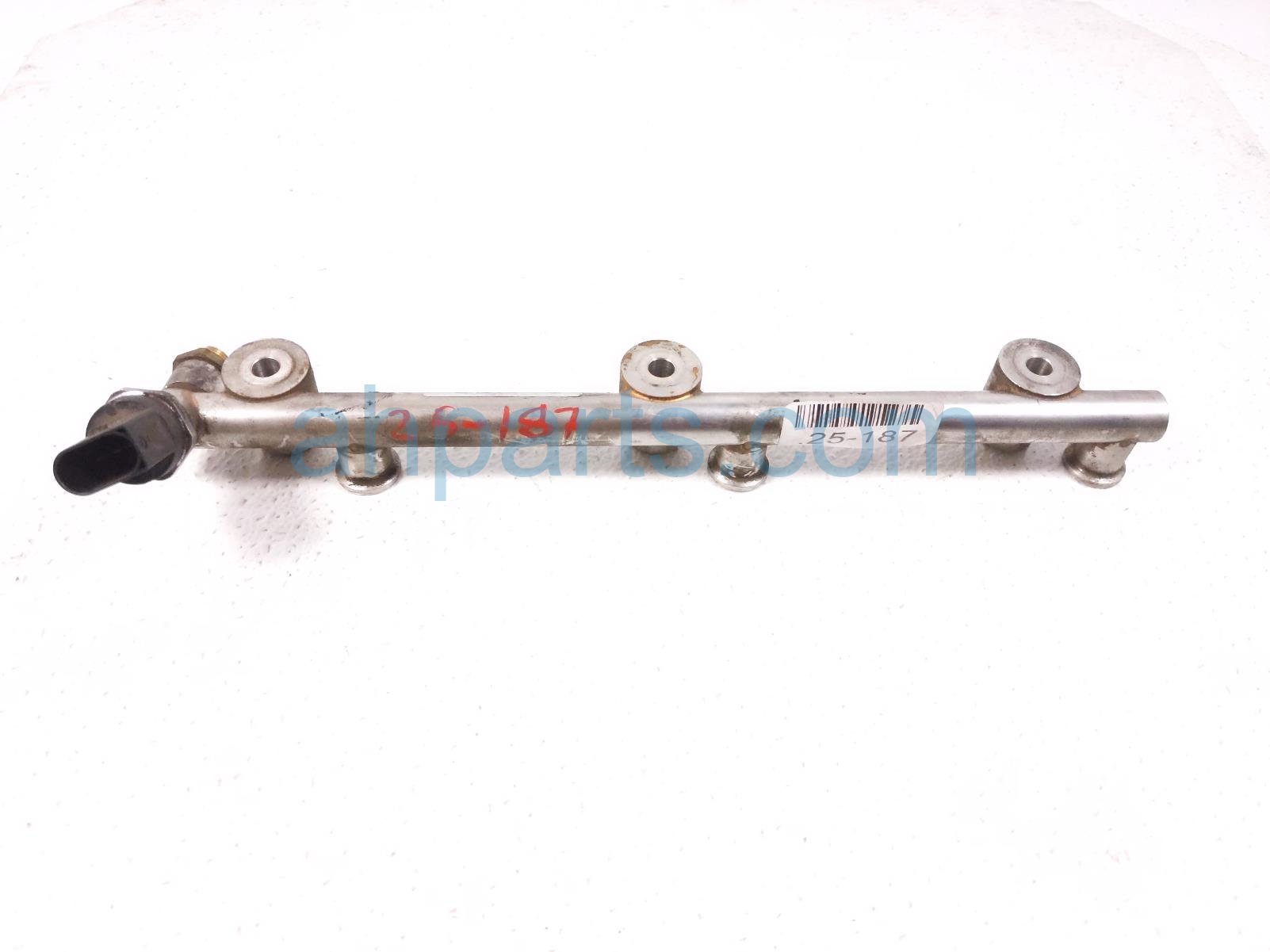$75 Volkswagen LH FUEL RAIL W/SENSOR - 3.6L $75 Volkswagen LH FUEL RAIL W/SENSOR - 3.6L
