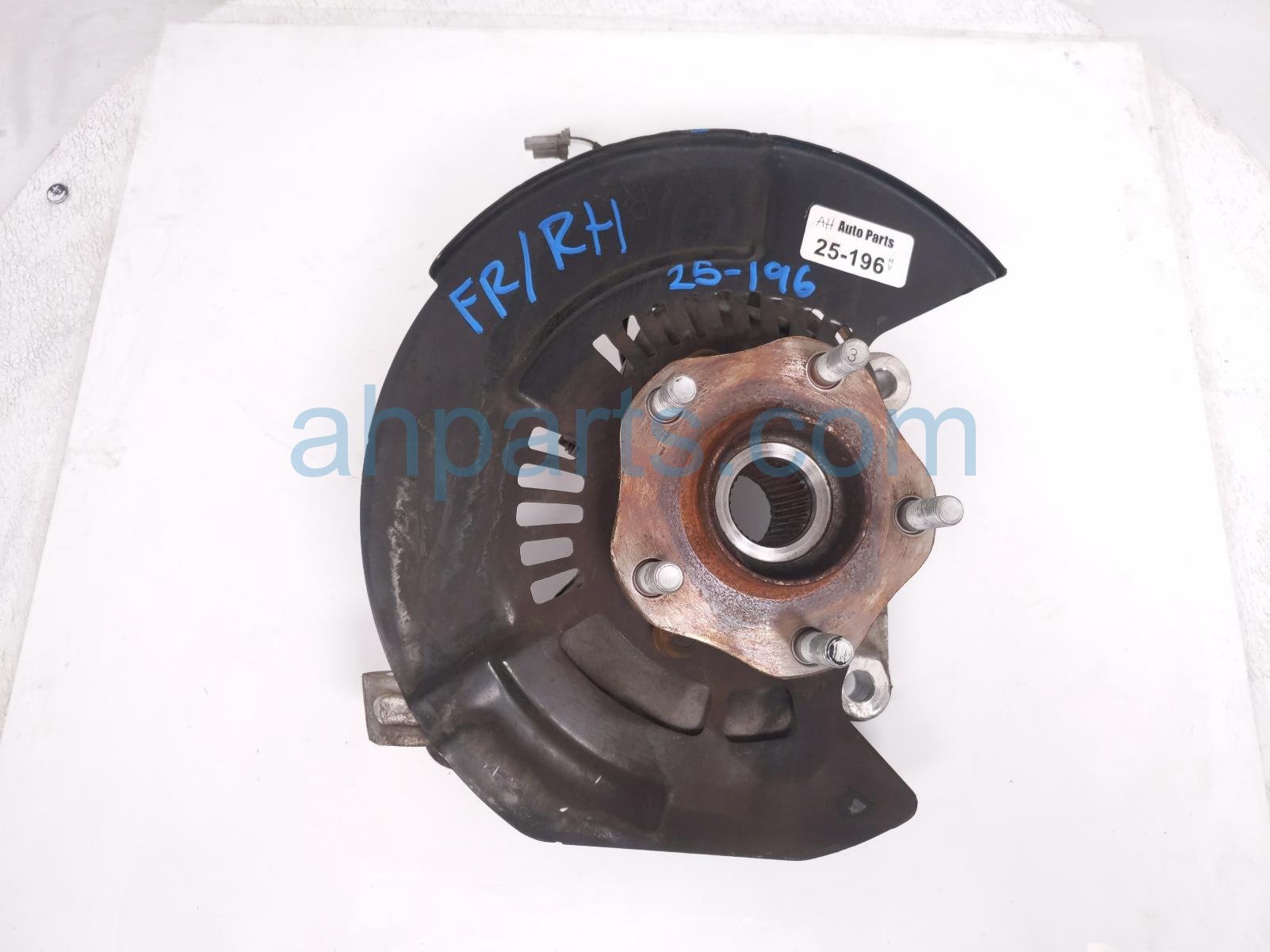 $75 Nissan FR/RH SPINDLE KNUCKLE HUB