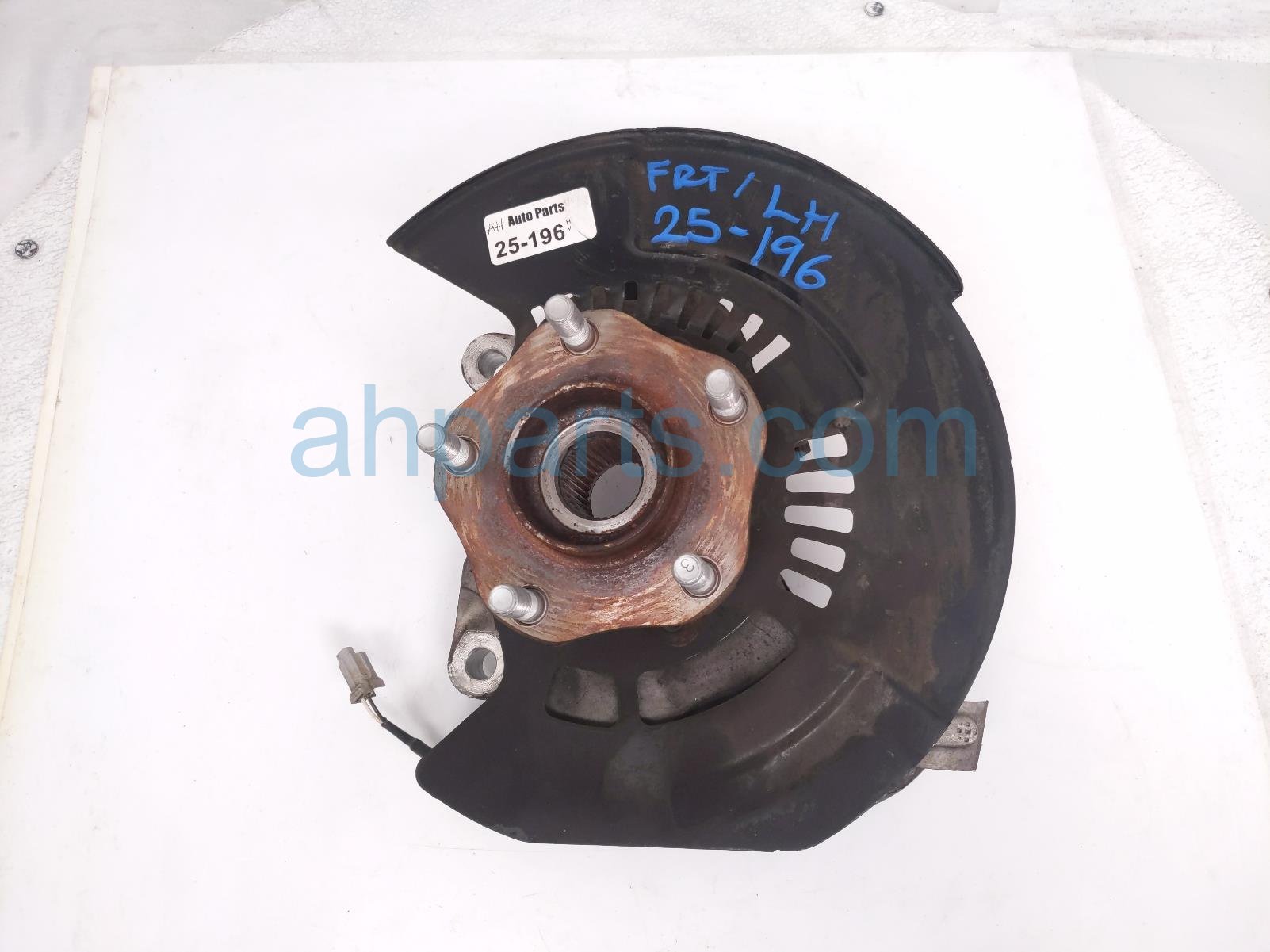 $75 Nissan FR/LH SPINDLE KNUCKLE HUB