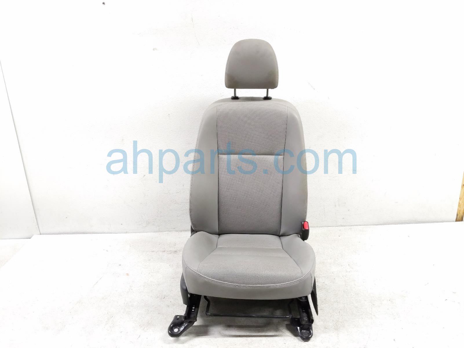 $195 Toyota FR/RH SEAT - GREY - W/ AIRBAG * $195 Toyota FR/RH SEAT - GREY - W/ AIRBAG *