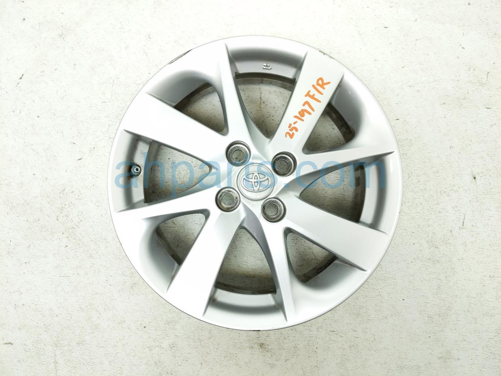 $175 Toyota FR/RH WHEEL / RIM * $175 Toyota FR/RH WHEEL / RIM *