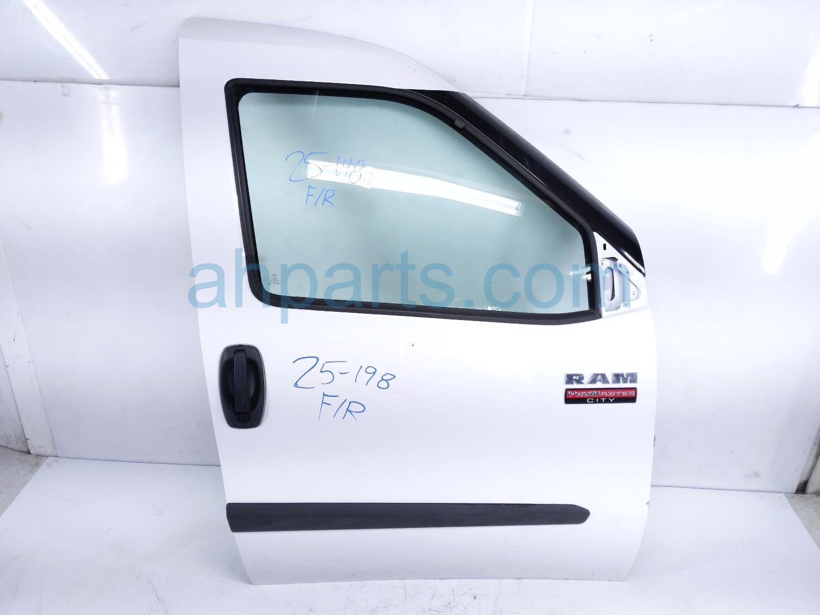 $495 Dodge FR/RH DOOR - WHITE - NO MIRROR/TRIM* $495 Dodge FR/RH DOOR - WHITE - NO MIRROR/TRIM*