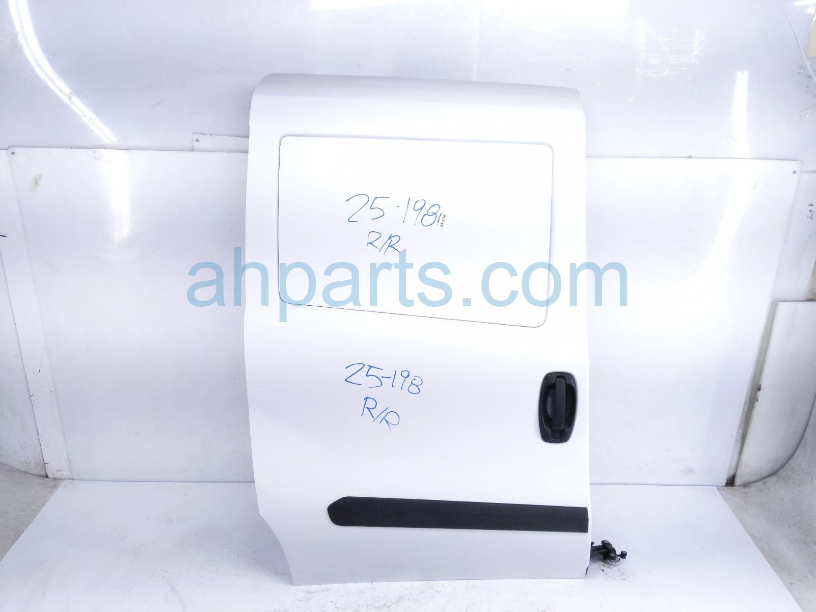 $645 Dodge RR/RH DOOR - WHITE - NO INSIDE TRIM $645 Dodge RR/RH DOOR - WHITE - NO INSIDE TRIM